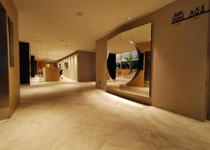 Zenit Coruna 4* آكورونيا