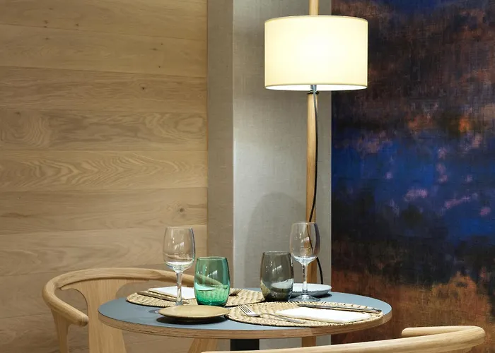 Zenit Coruna فندق آكورونيا