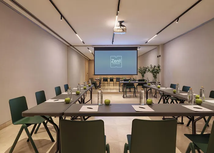 Zenit Coruna فندق 4*